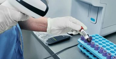 scanning-barcoded-tube-670 scanning-barcoded-tube-670